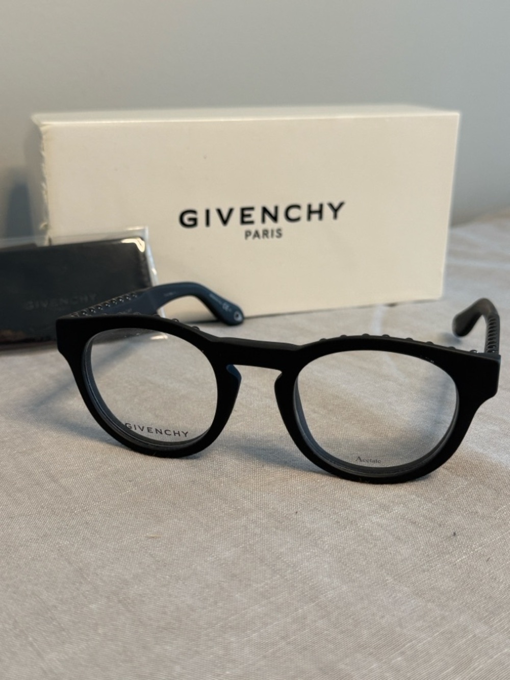 Givenchy Black Round Matte frames - Picture 2 of 7